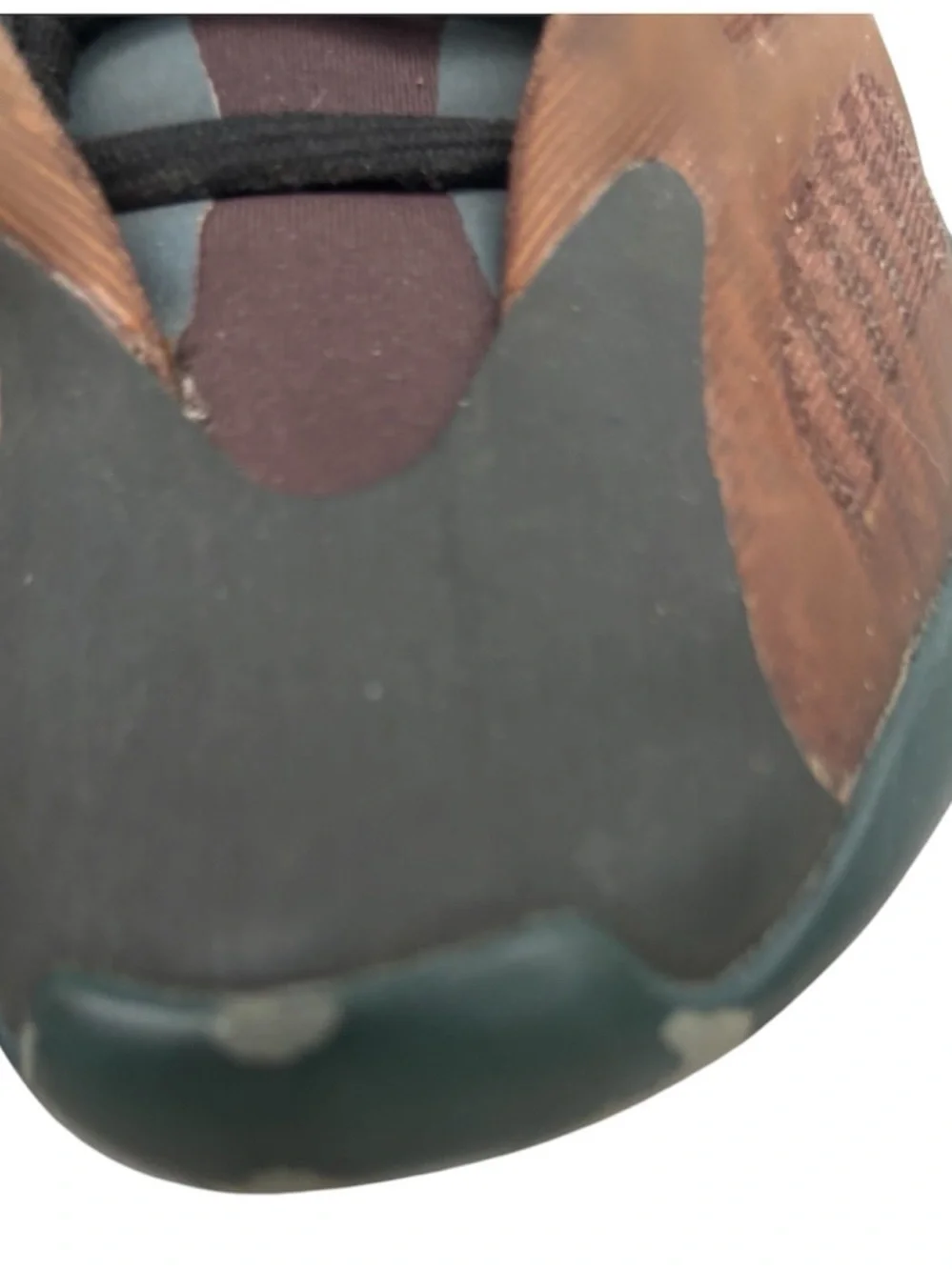 Adidas Yeezy 700 V3 Copper Fade Size 6.5 M